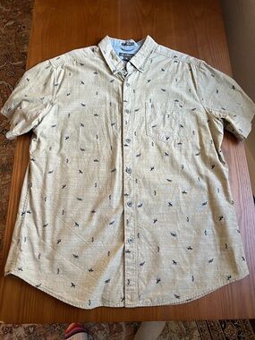 Eddie Bauer Tan Short-Sleeve Button-Down Shirt with Navy Micro Motif
